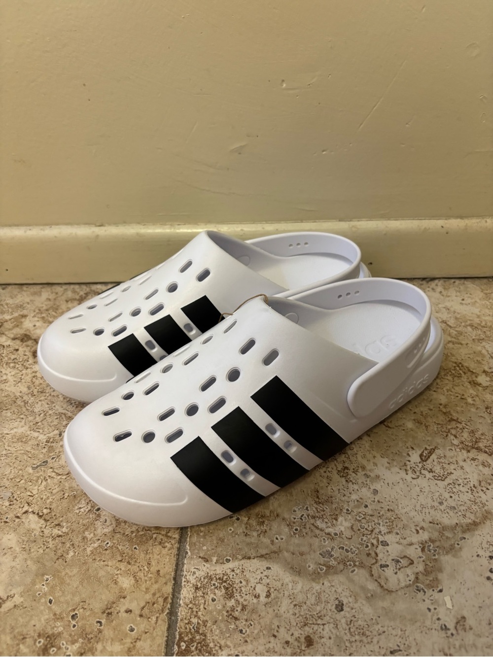 Adidas Adilette Clog 2.0 Unisex White Black Slip-On Clogs Sandals JS1130 Size 10